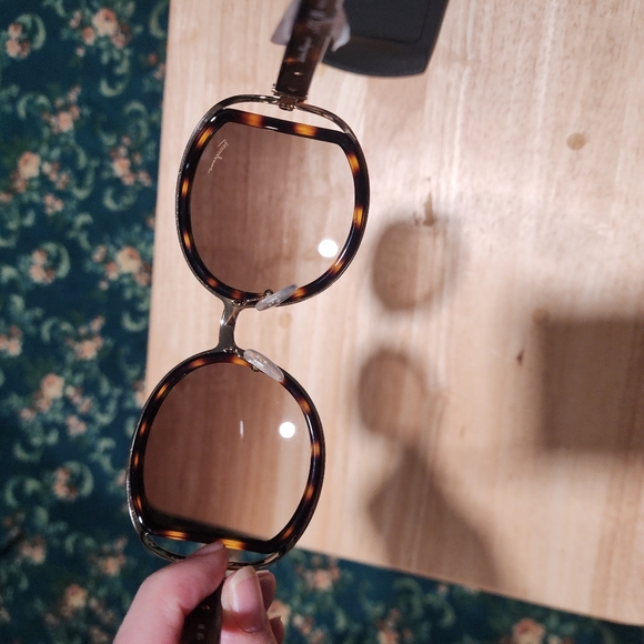 NWT Salvatore Ferragamo sunglasses authentic - Picture 3 of 8